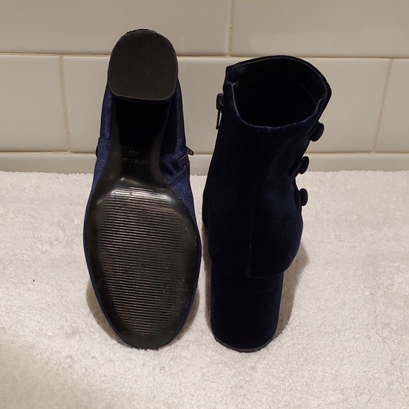 NINE WEST, Dark Blue Velvet Ankle Booties - Picture 4 of 7
